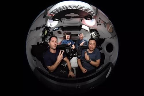 بازگشت فضانوردان ماموریت کرو-۲ به تعویق افتاد