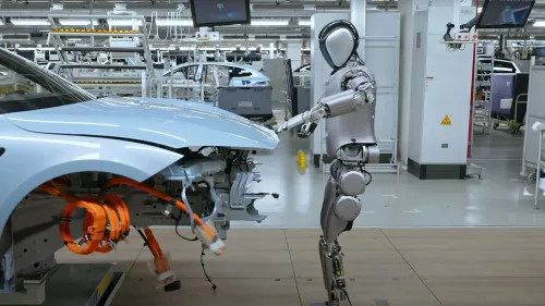 آینده در این کارخانه های تاریک است