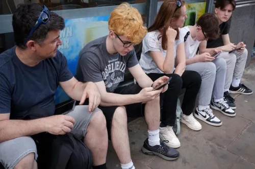 از هر ۳ نوجوان یک نفر روزانه از چت بات های هوش مصنوعی بهره می گیرد